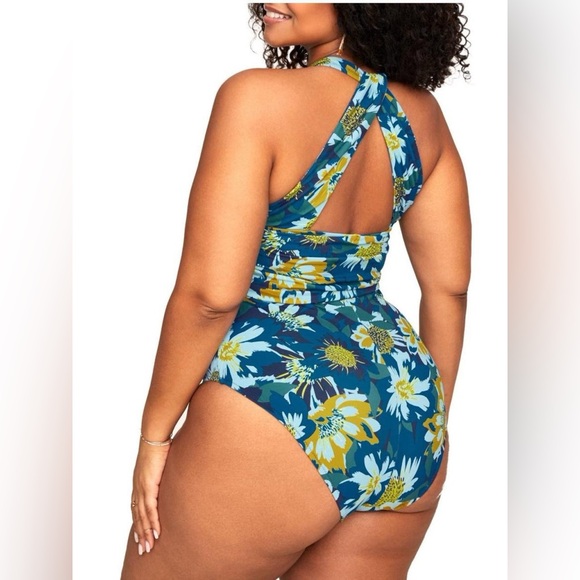 Adore me swimsuit - Picture 2 of 6